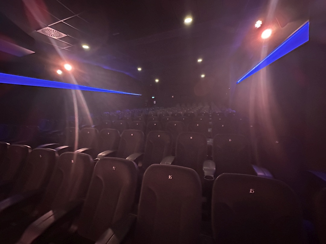 Cineplex Koeln Kino 5 vorne