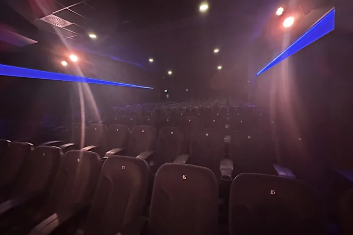 Cineplex Koeln Kino 5 vorne