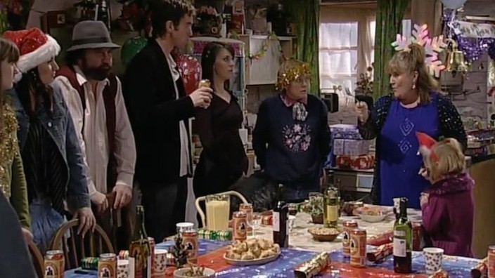 Christmas: A hectic Christmas lunch at Wishing Well | Emmerdale