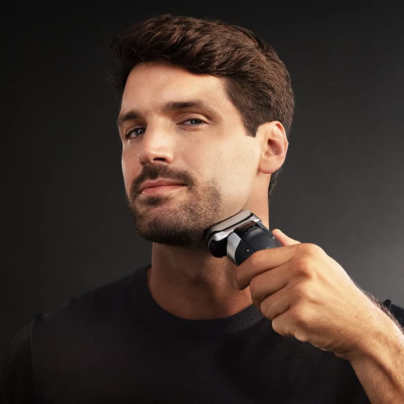 Wet vs. Dry Shaving with an Electric Razor | Braun US