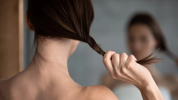 Сезонное выпадение волос у женщины