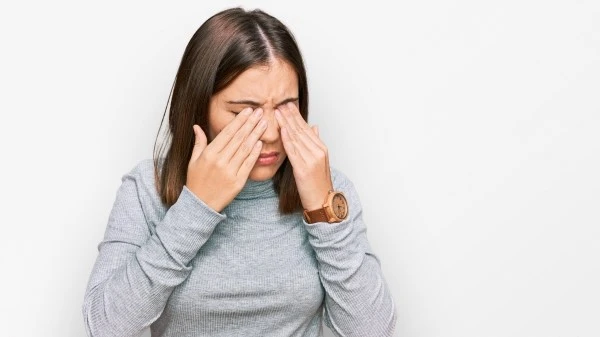 Жжение в глазах как симптом конъюнктивита Жжение в глазах у женщины