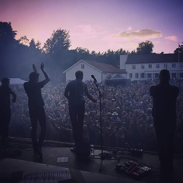 Konsert på Hvaler Gjestgiveri med flere tusen tilsuere