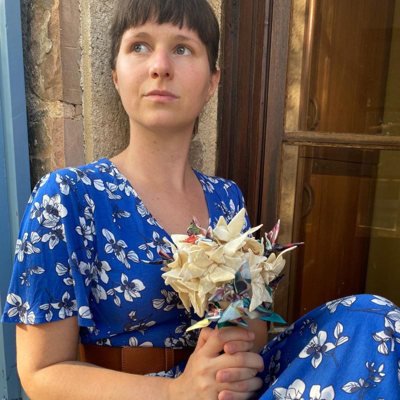 A bride holding a bouquet