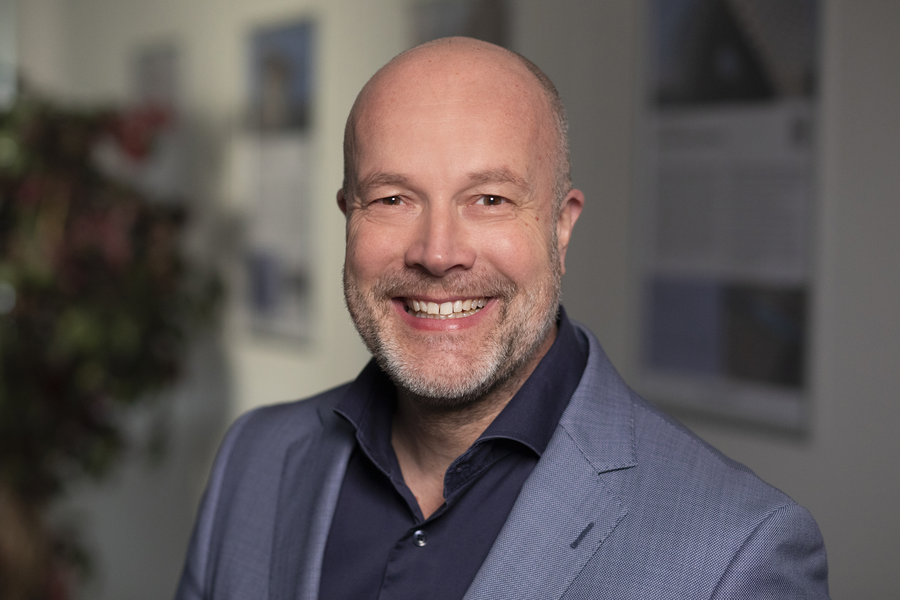 Han - Sales Consultant