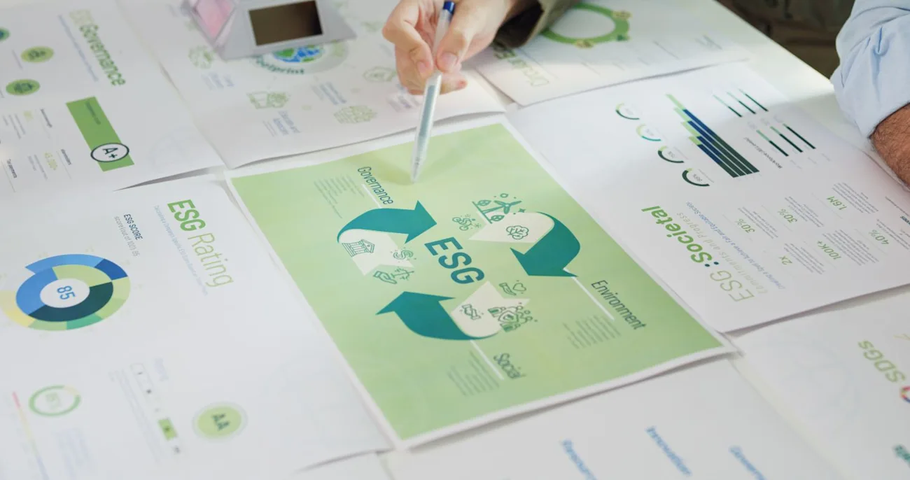 closeup-group-asia-businesspeople-talk-esg-strateg-1500