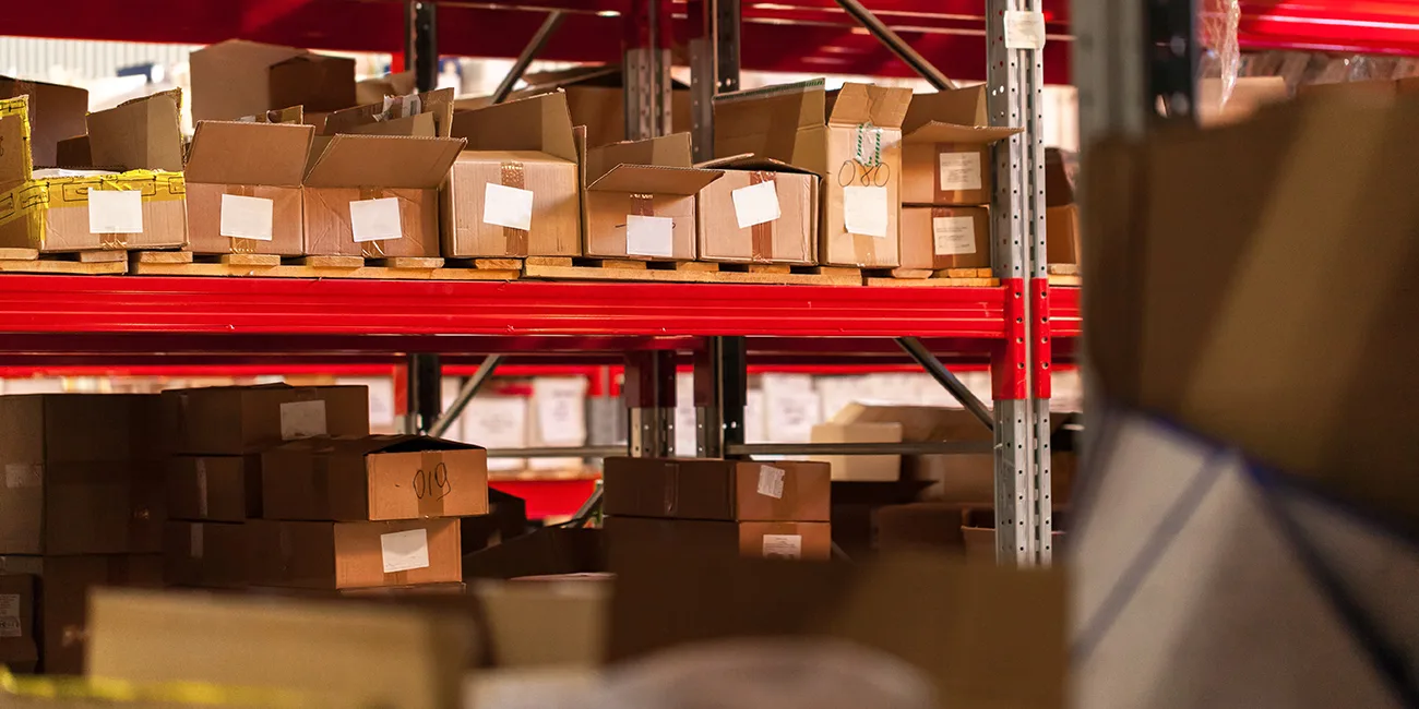 logistik-papkasser-lager 1300x650