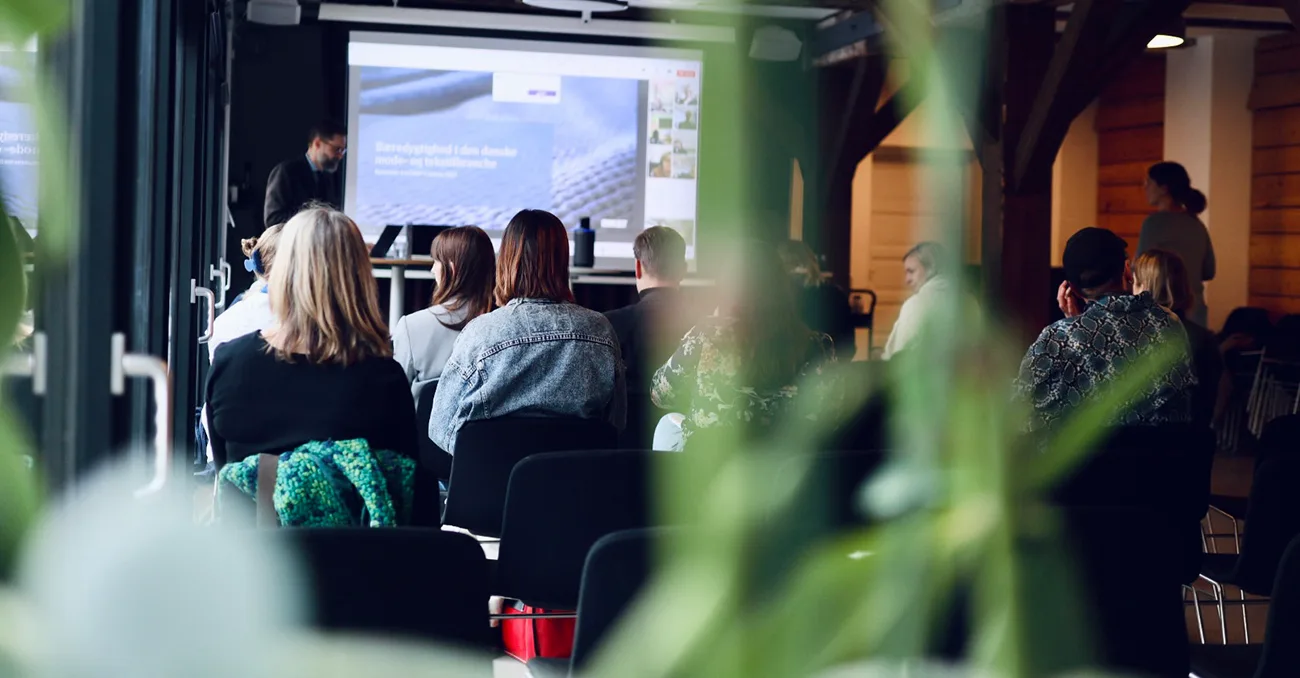 præsentation survey marts26 1300x650