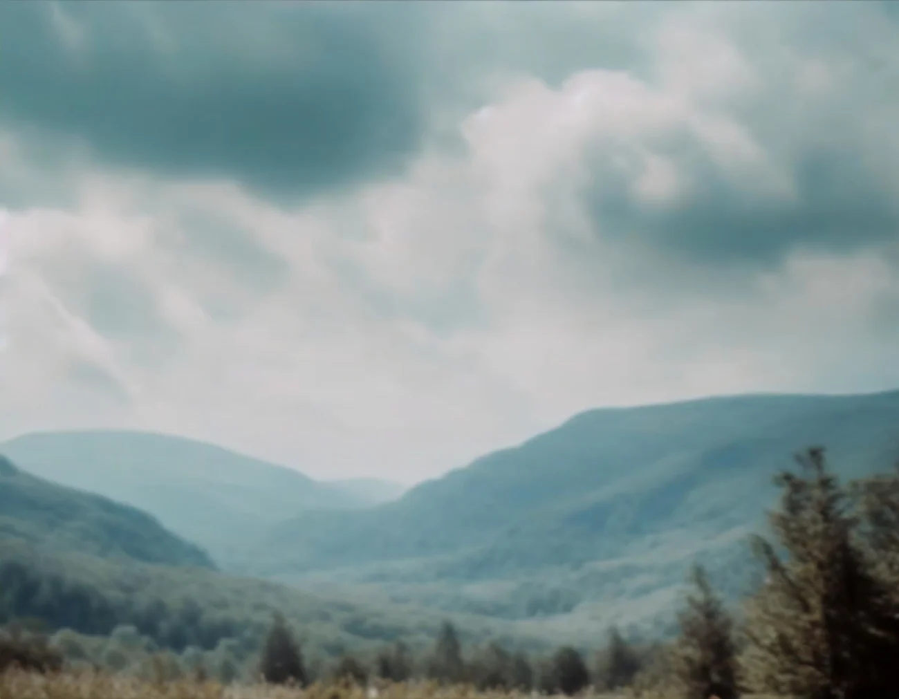 himmel skyer bjerge grøn header