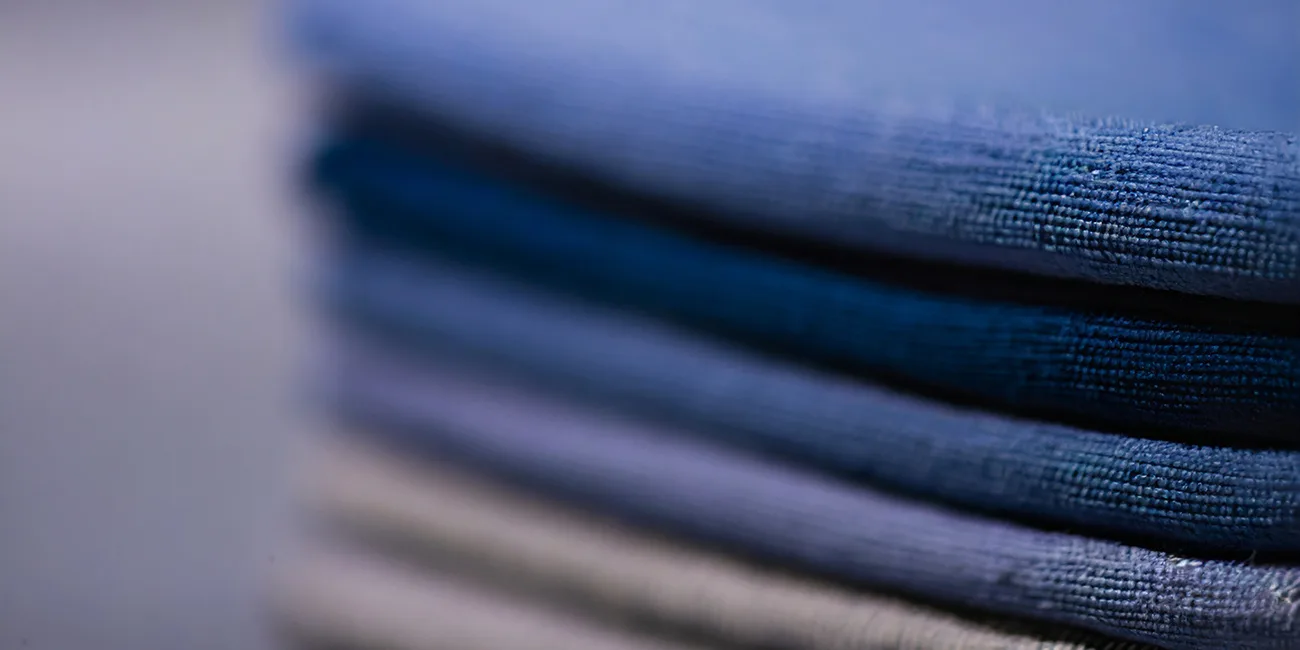 stof og tekstiler, tæt på, udsnit, mørke blå nuancer 1300 header