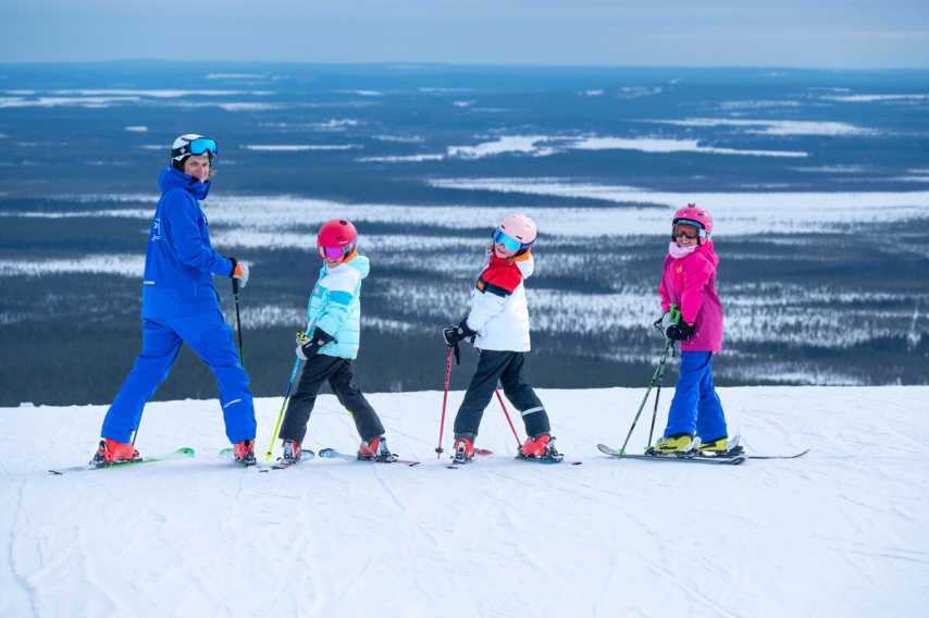 Levi Lapland skischool 4708 ope ja kolme tyttöä