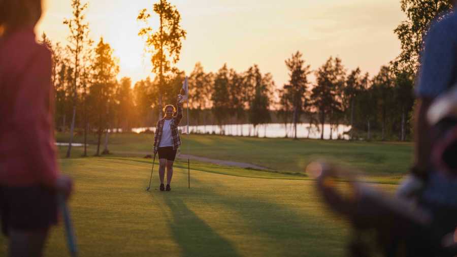 Keskikesä golf