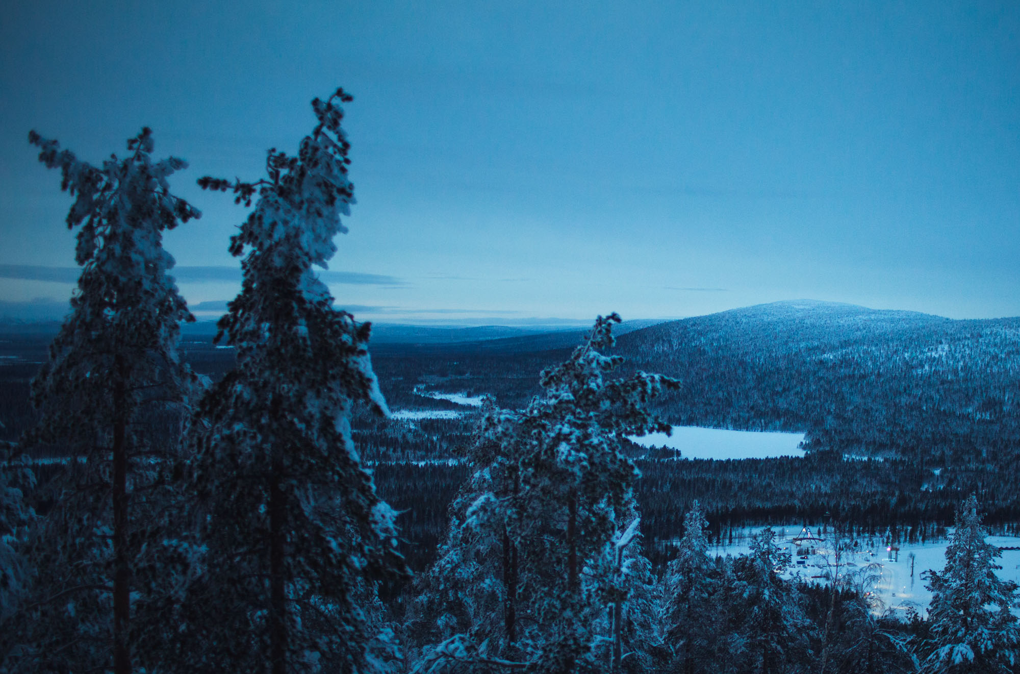 tunturimaisema talvi sininen hetki
