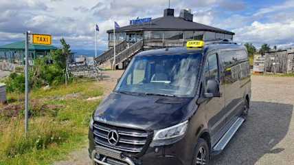 vip one auto tuikussa