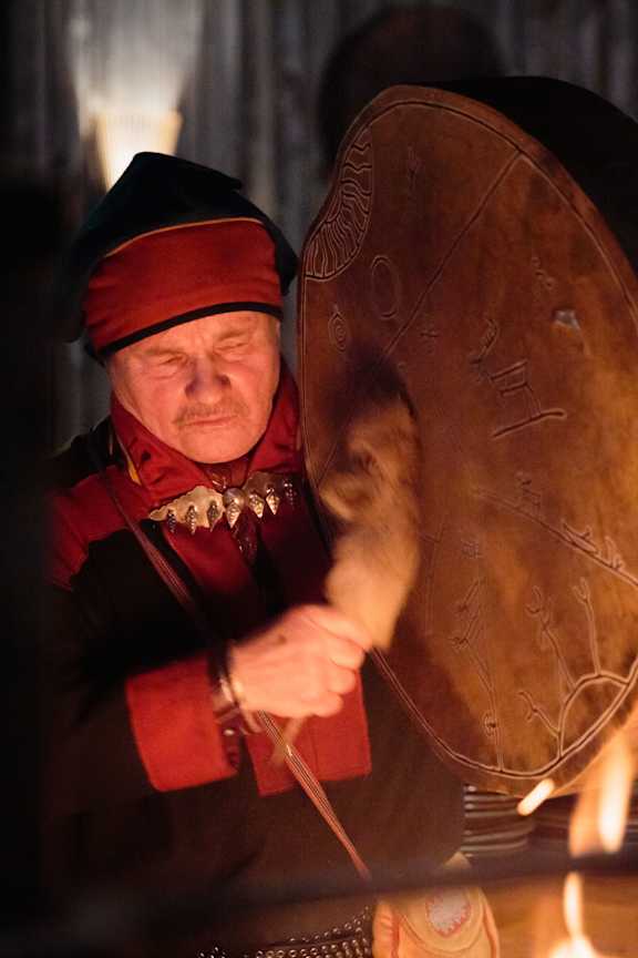 Feel Levi saami puku