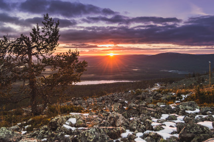 auringonlasku tunturissa 