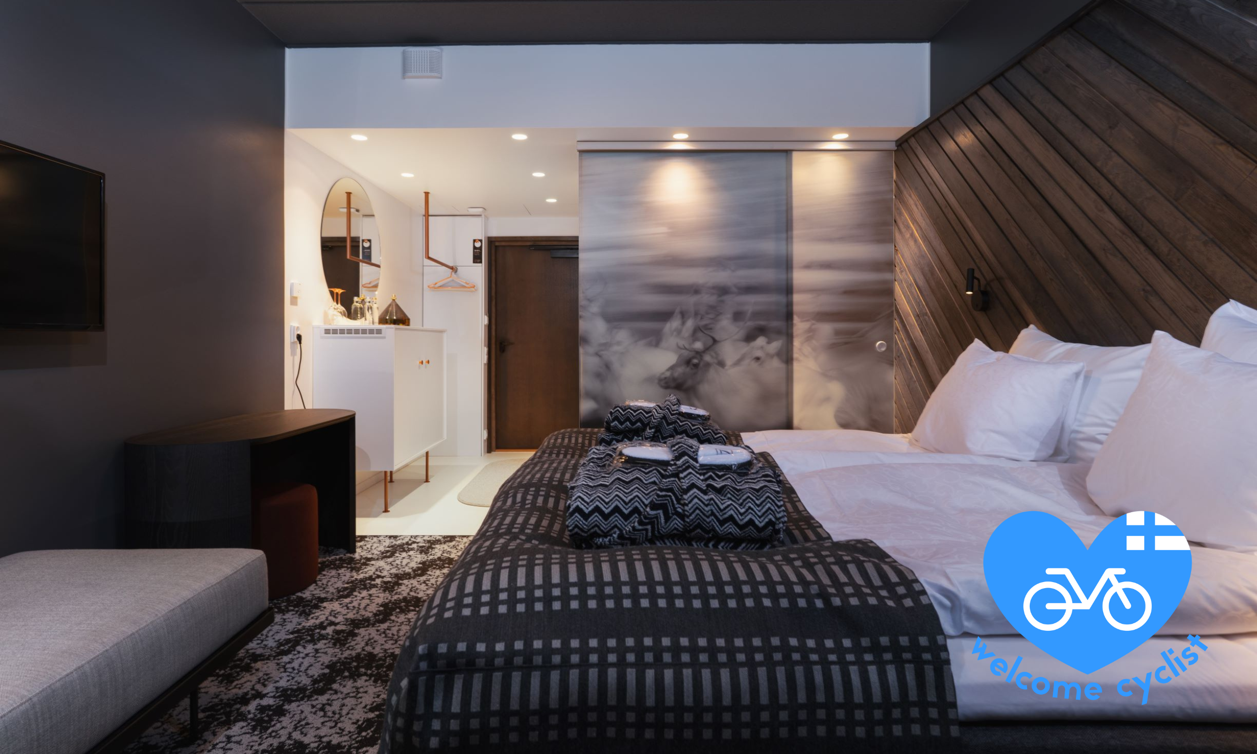 Design Hotel Levi pyöräilijäyst logolla