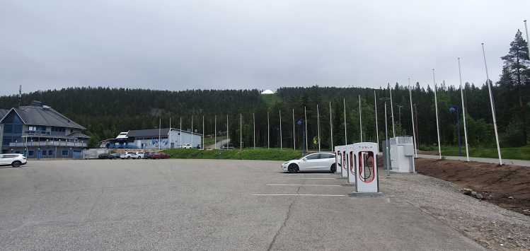 Tesla V3-stall at Levi Gondola area