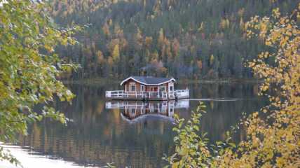 Floating Sauna Ferry Immelkartano_autumn