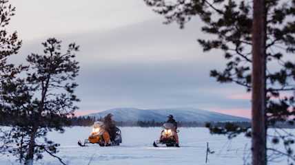 Levi moottorikelkka tunturimaisema
