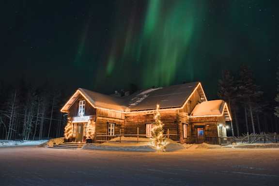 Reindeer-Manor-Igloo-Levi-Aurora