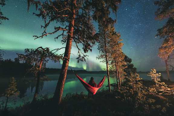 Tuplarevontulet järvellä Double Auroras on lake