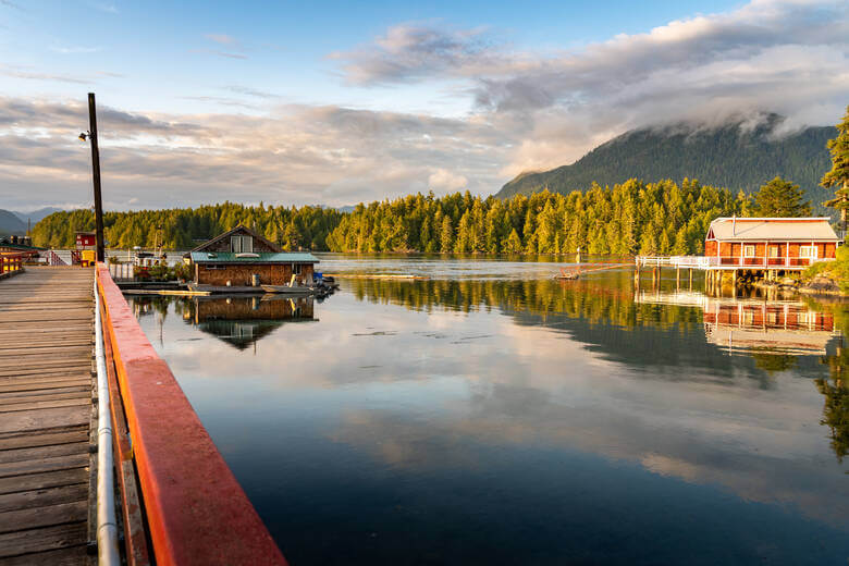 Steg am Hafen von Tofino auf Vancouver Island