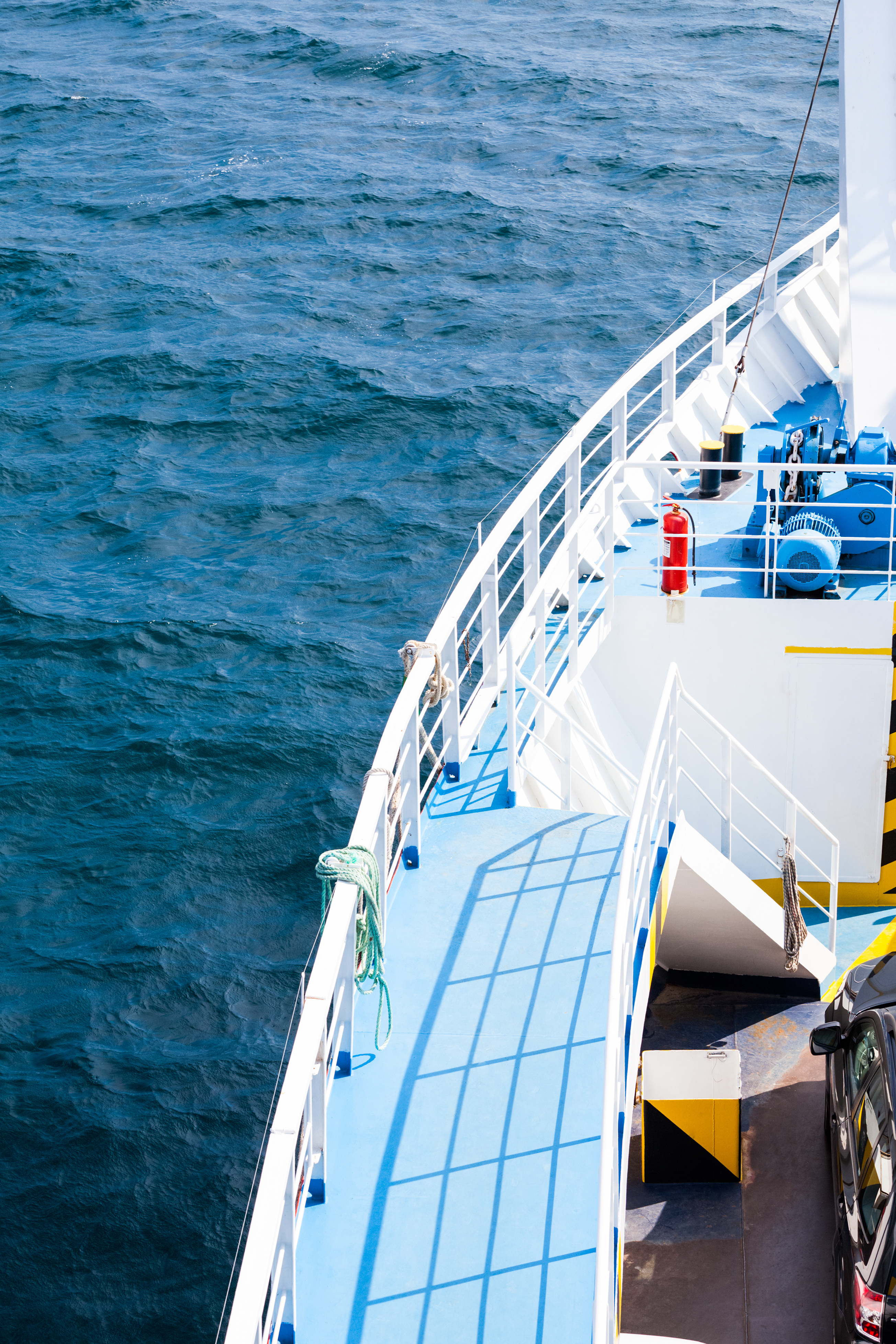 Nahaufnahme einer Fähre auf dem Meer