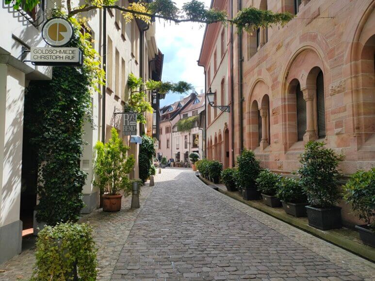 Kleine Gasse in Freiburg im Breisgau