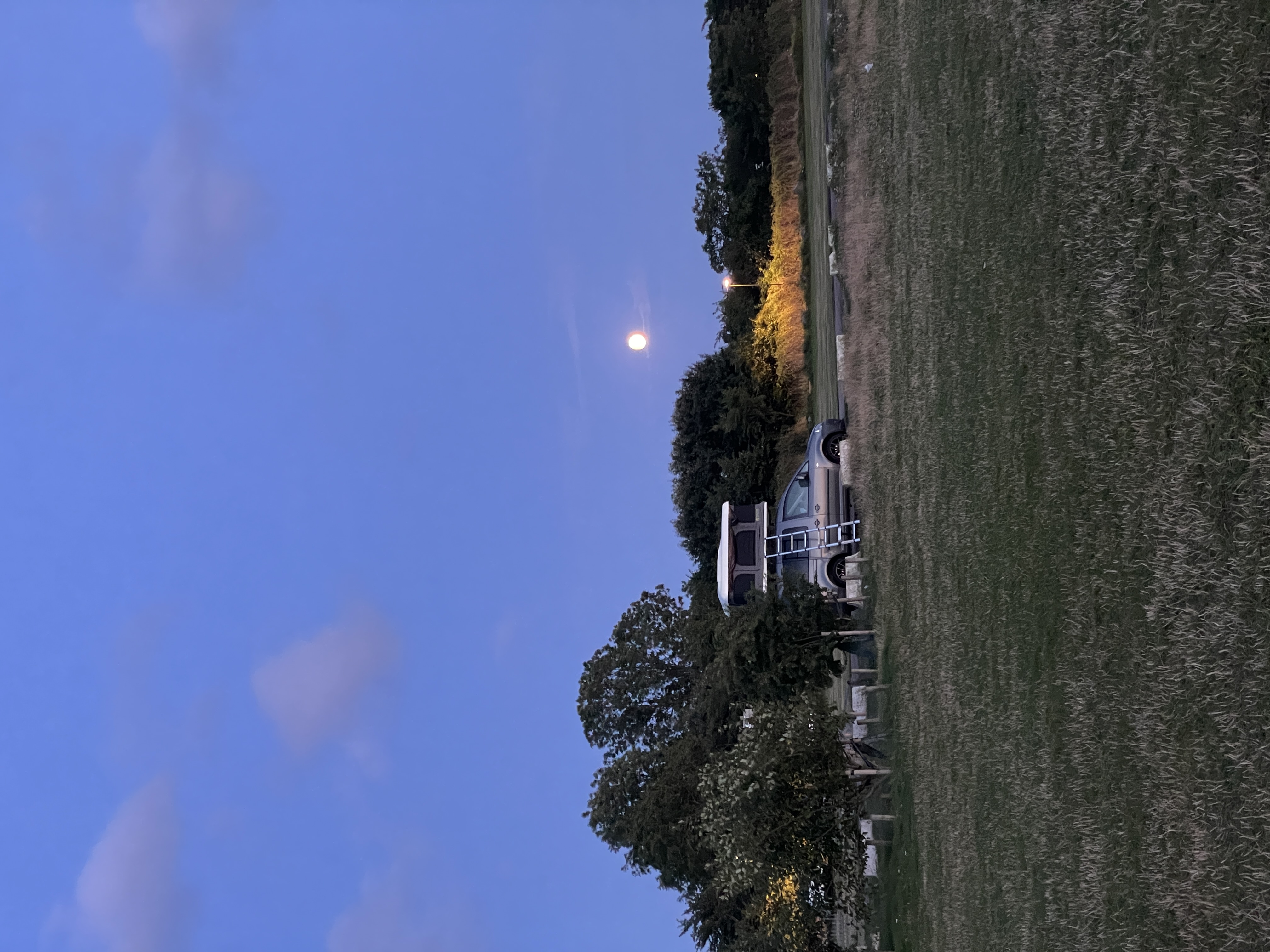 Camper mit Dachzelt in Schweden