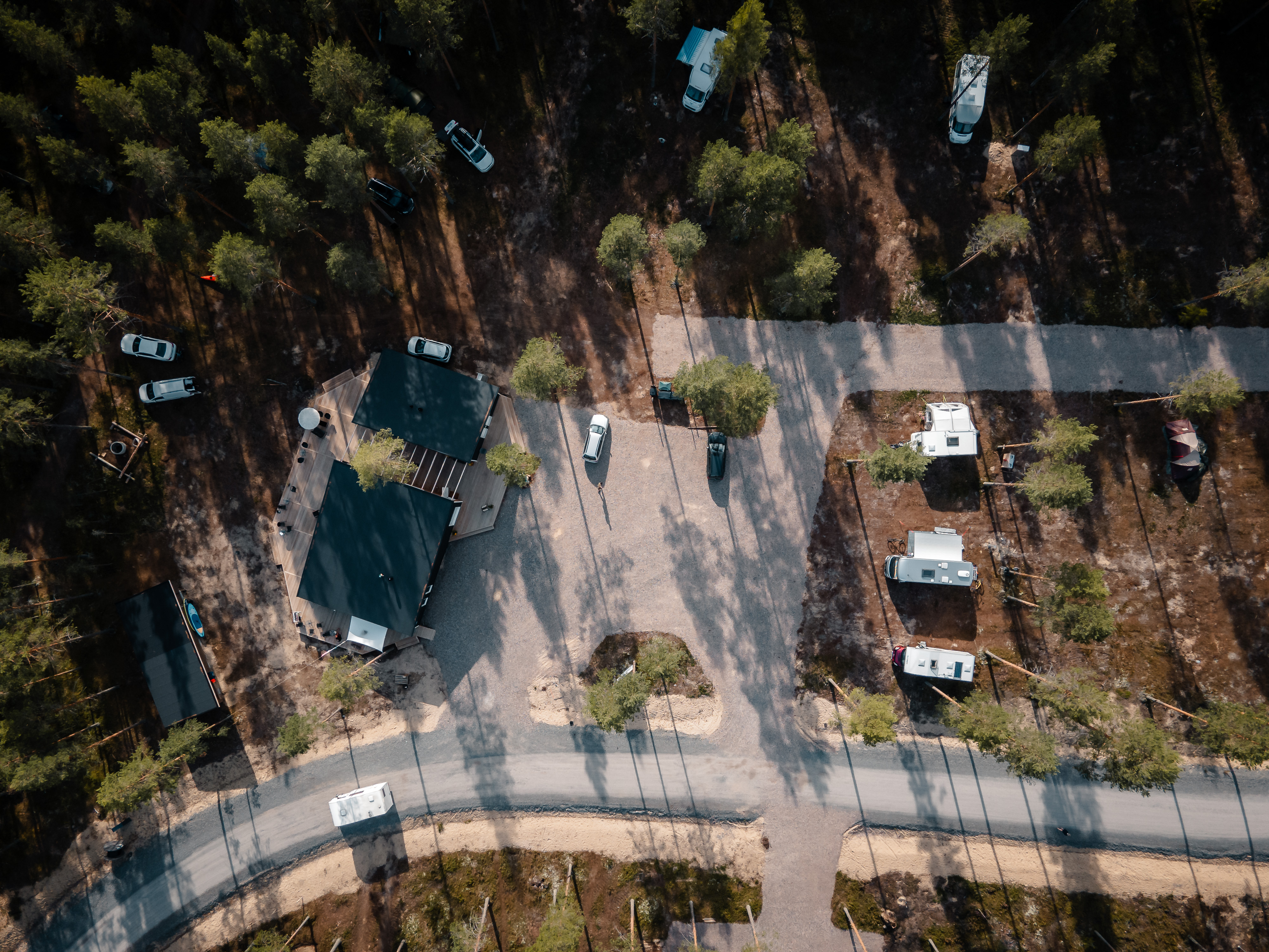 Wohnmobile in Finnland auf einem Campingplatz