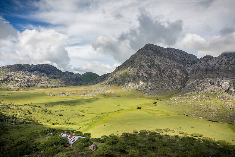 Berge und grüne Täler in den Eastern Highlands in Simbabwe