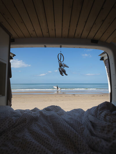 Blick aus dem Camper auf das Meer