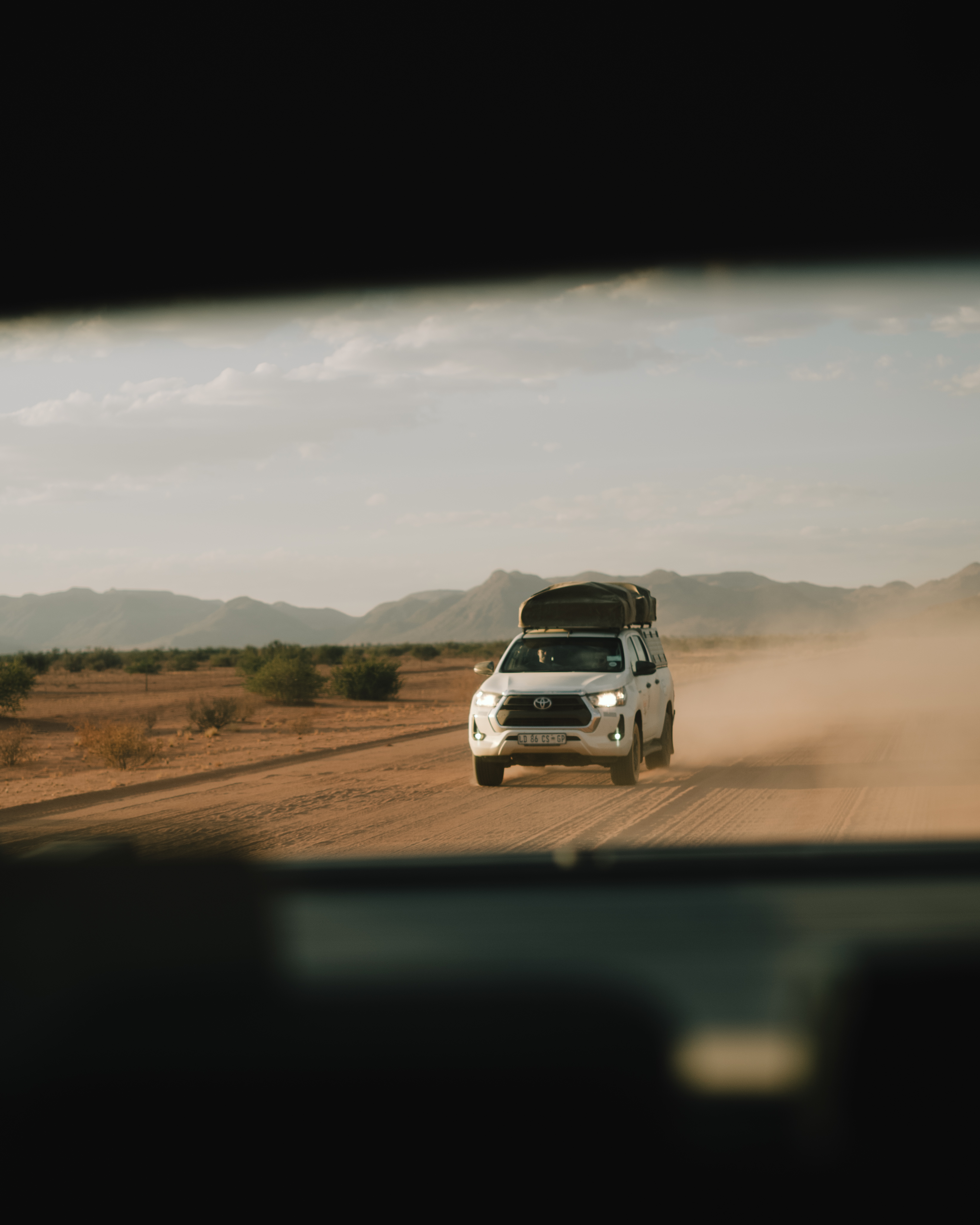 Allrad-Camper mit Dachzelt in Namibia