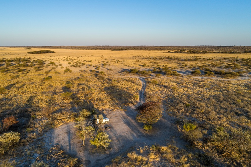 Camper in Südafrika auf weiter Ebene