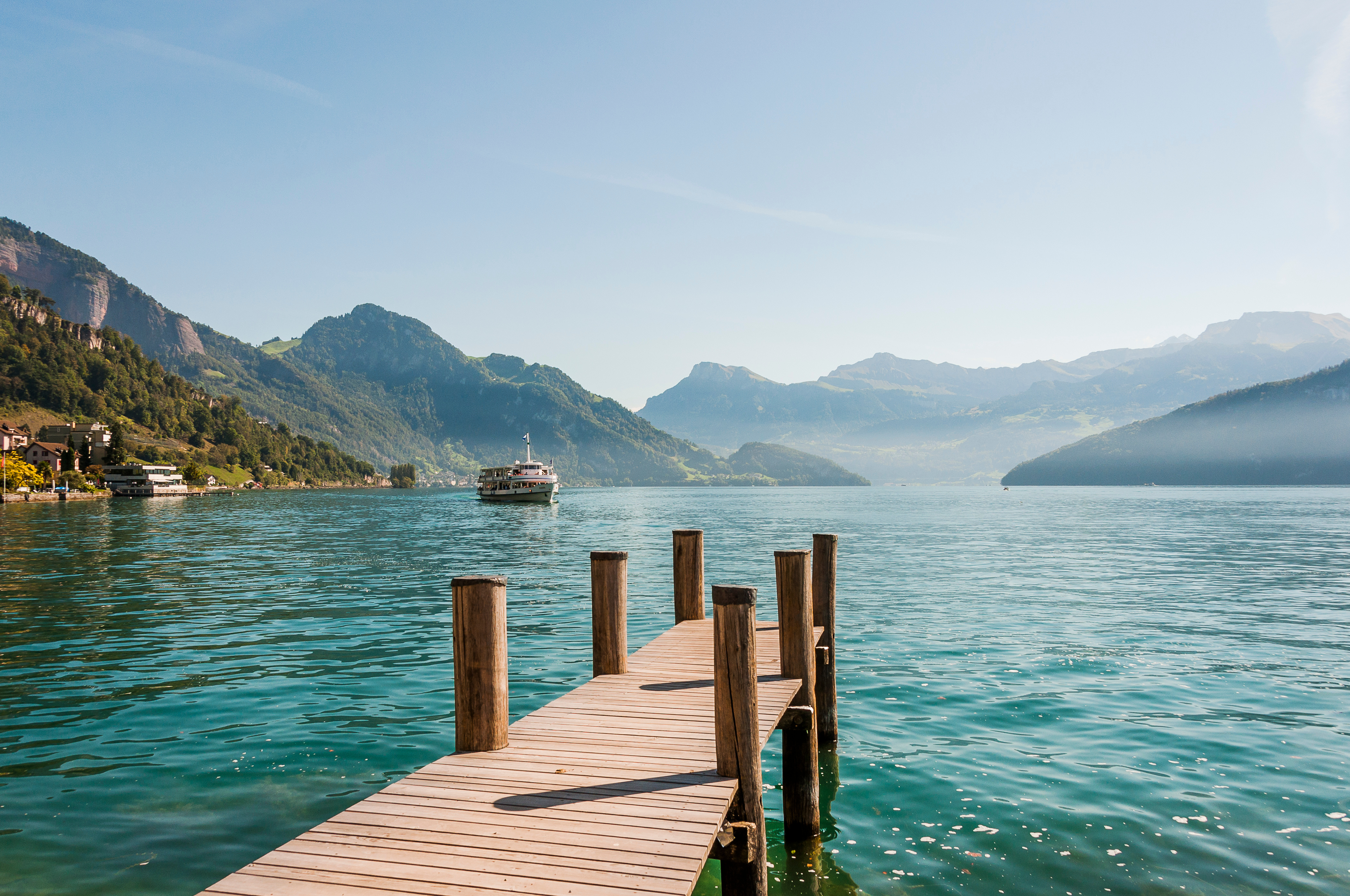 Steg und Schiff am Vierwaldstättersee