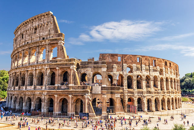 Il Colosseo, famoso in tutto il mondo, a Roma, Italia