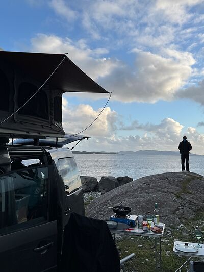 Acampada libre en Noruega junto al agua
