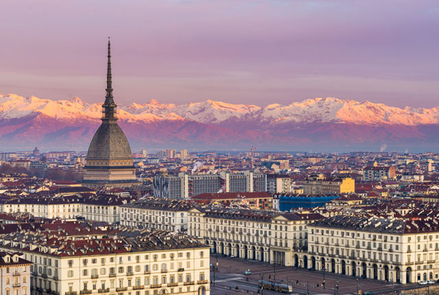 Paesaggio urbano con dettagli della Mole Antonelliana sulla città, Torino