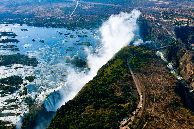 Blick von oben auf die Victoriafälle in Simbabwe