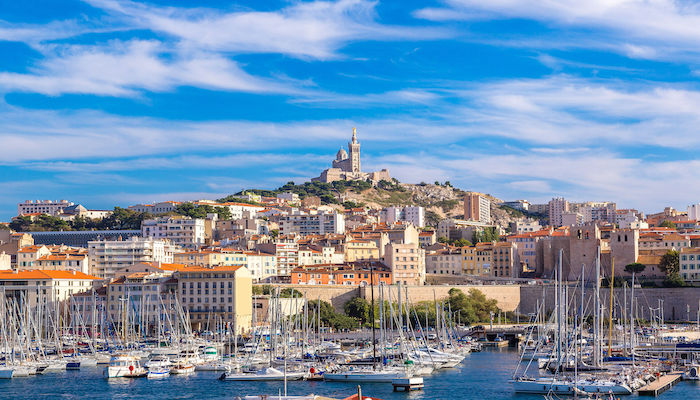 Notre Dame de la Garde et le vieux port de Marseille, France