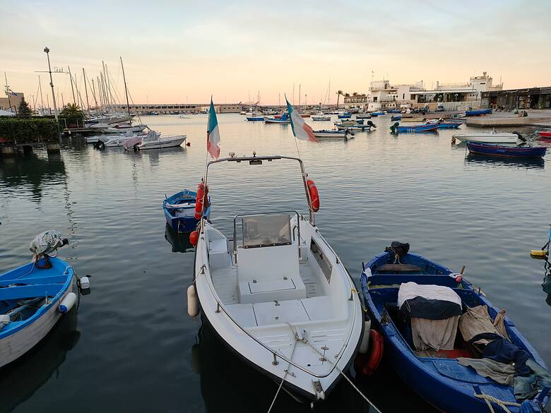 Porto di Bari in Puglia con piccole imbarcazioni