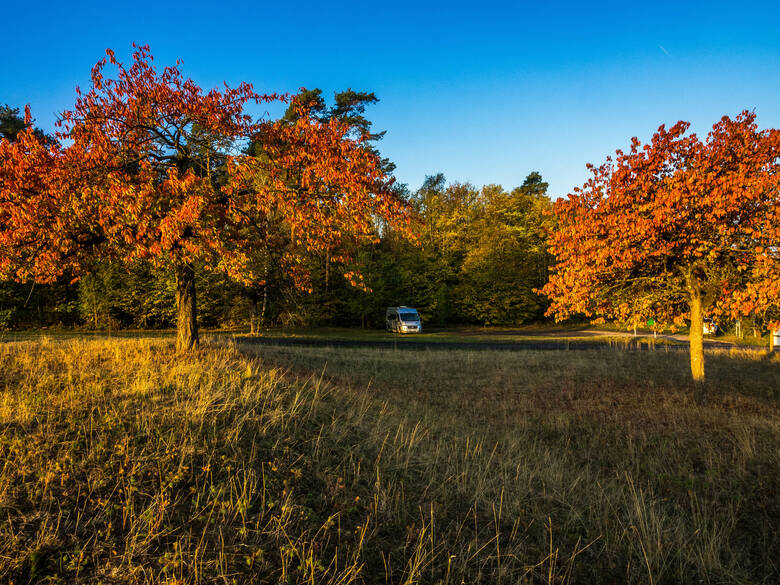 Camper im Herbst in Deutschland 