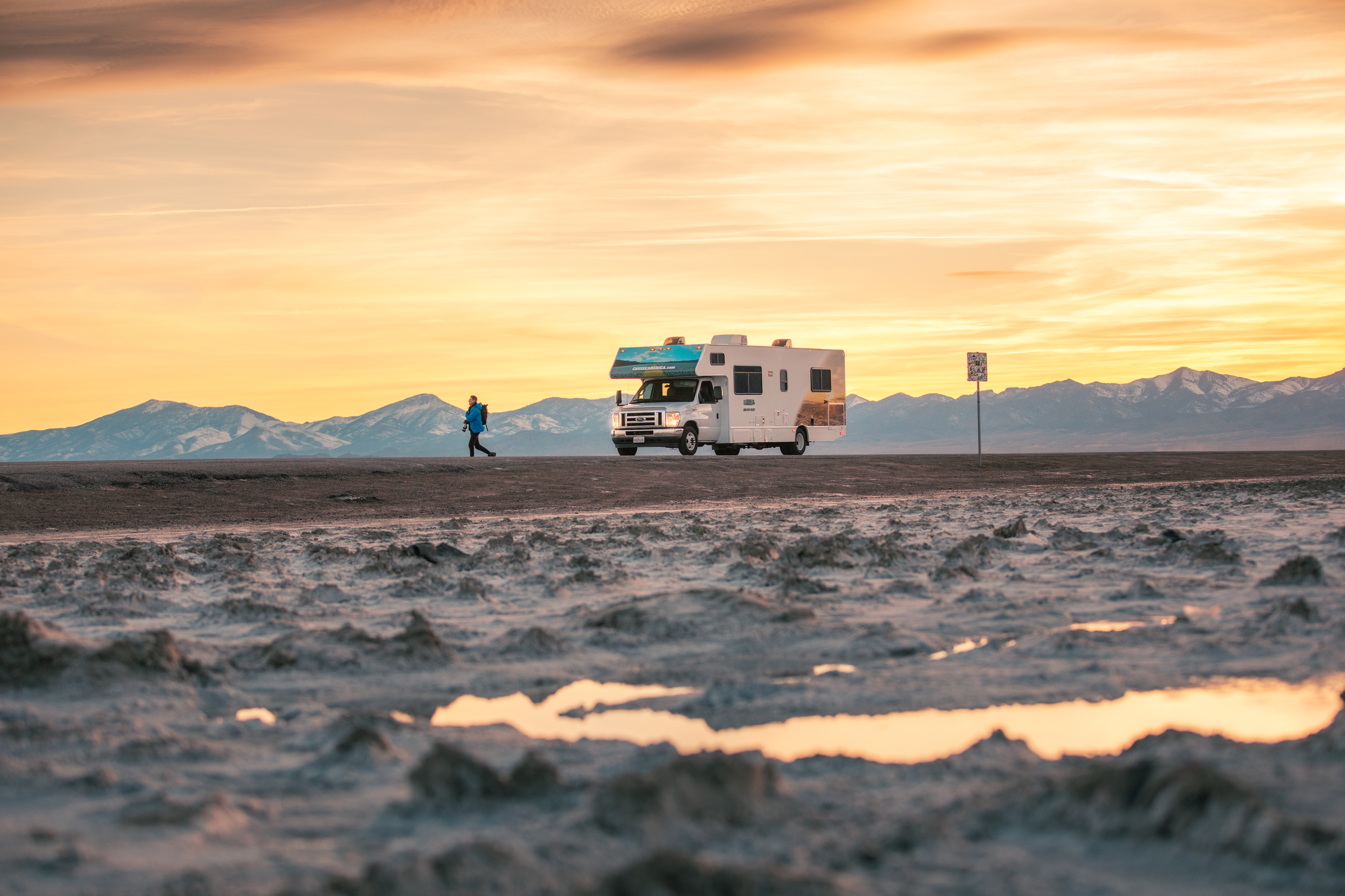 Wohnmobil in weiter Landschaft der USA