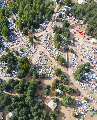 Wohnmobile auf einem Festival