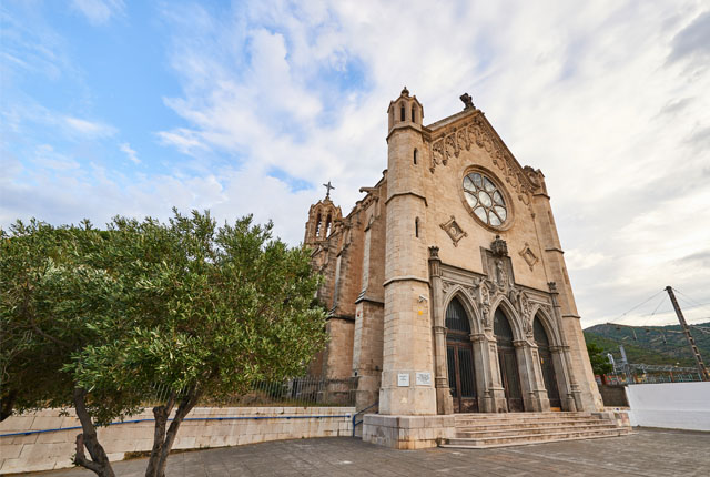 Vista de la Iglesia Neogótica de Santa María en Martorell