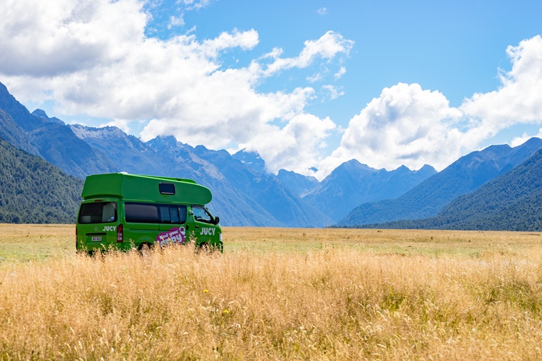 JUCY Camper in den neuseeländischen Alpen