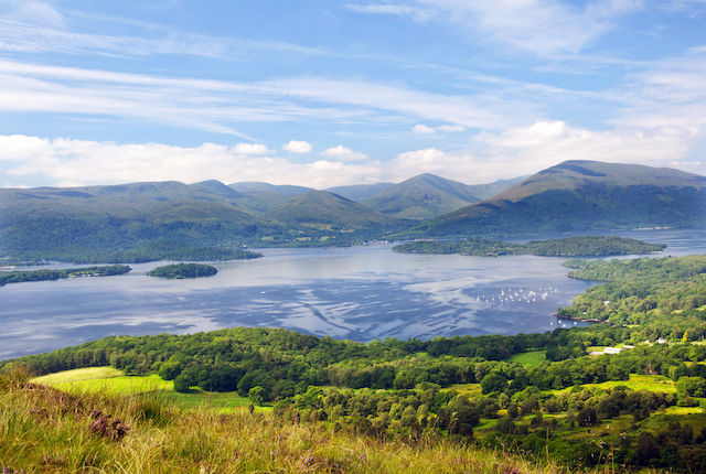 Loch Lomond widziane ze wzgórz w Szkocji