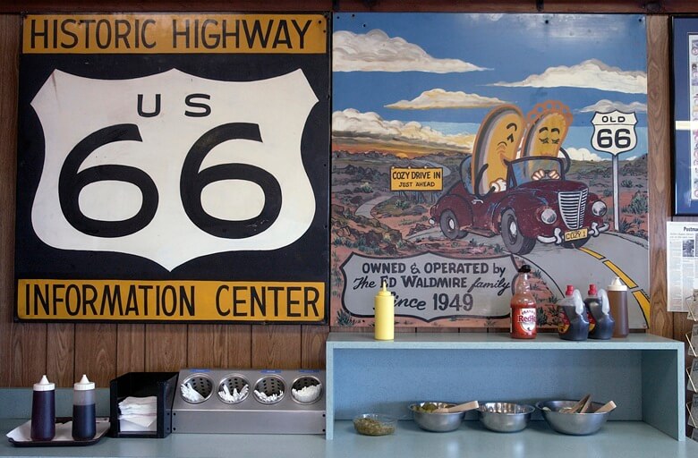 Nostalgische Fotos in einem Hot-Dog-Laden auf der Route 66