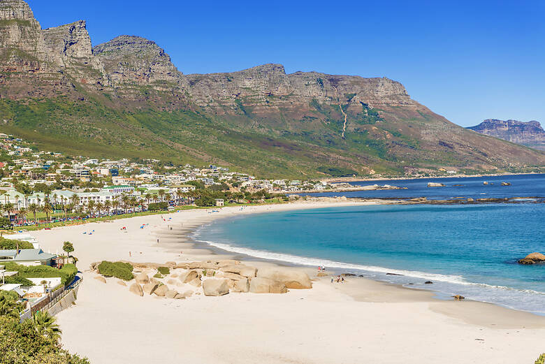 Tafelberg und Strand in Kapstadt